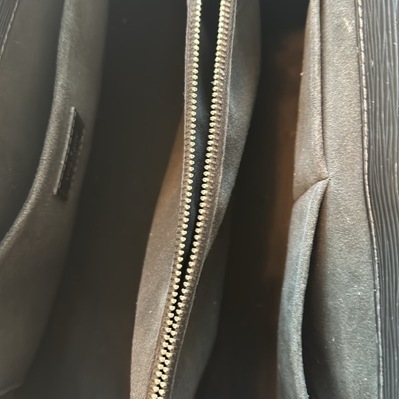 Authentic Louis Vuitton Epi Marly MM in Black - Picture 5 of 15